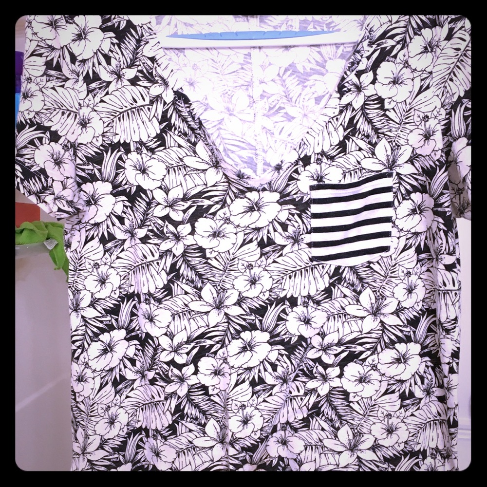 Black and white floral print v neck